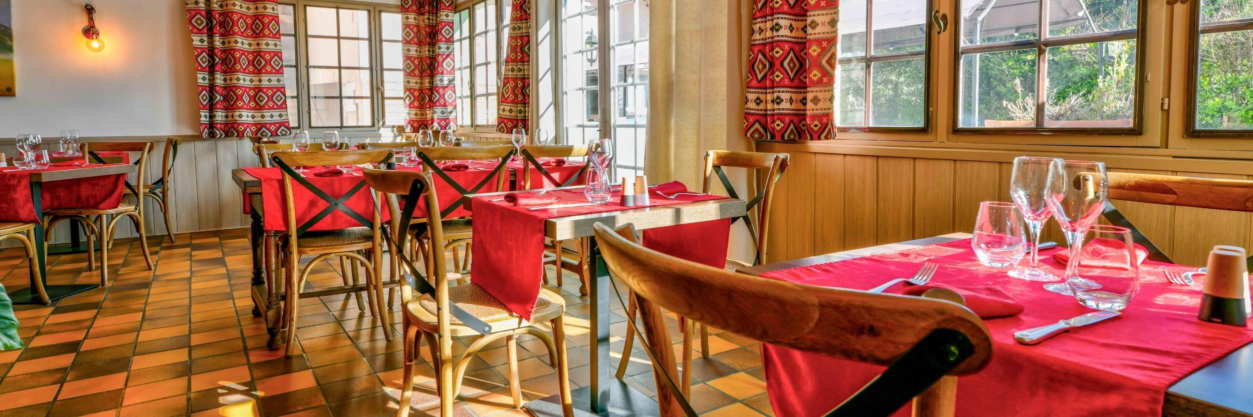 Logis Hostellerie Du Neez Gan Экстерьер фото