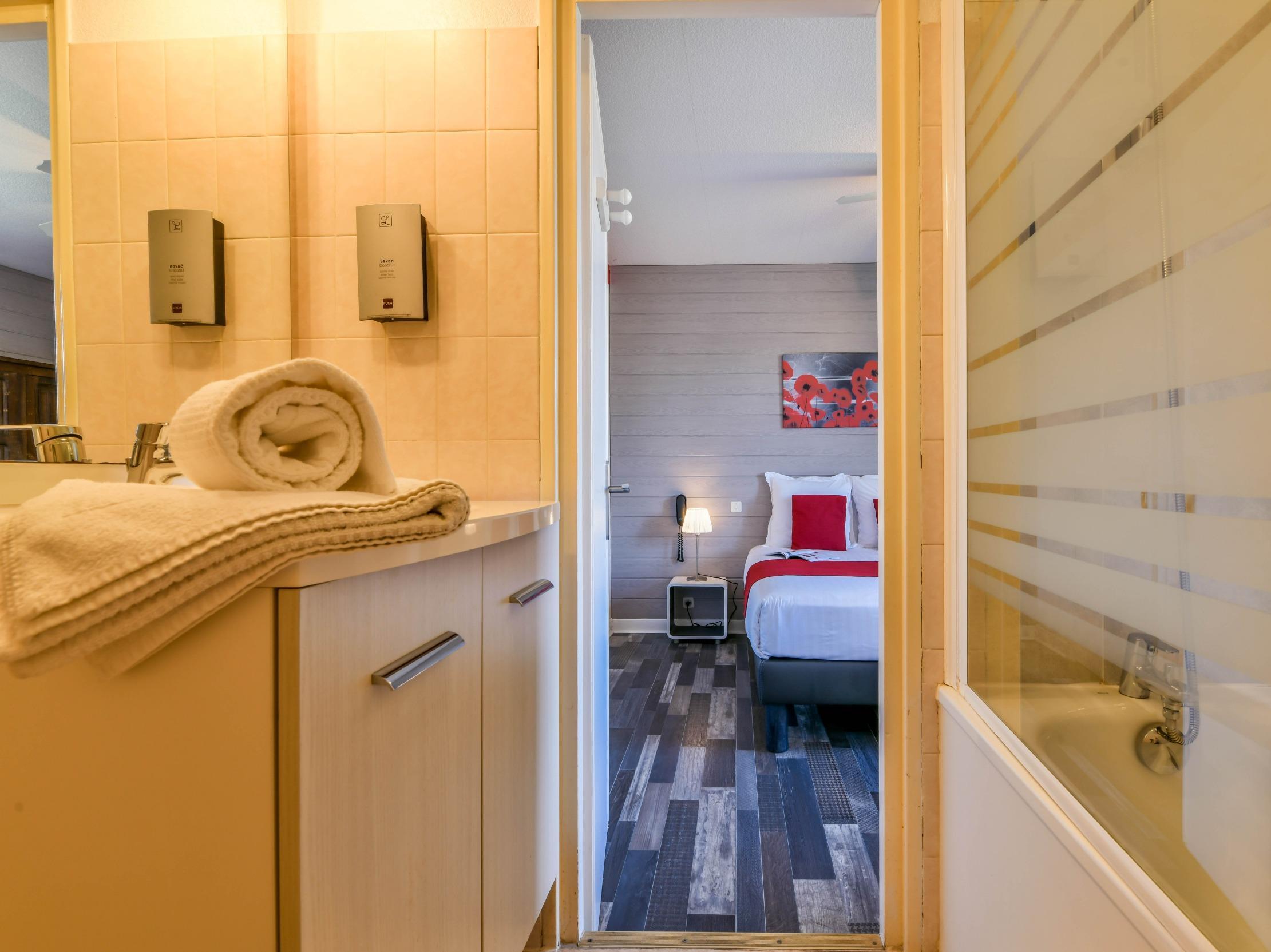Logis Hostellerie Du Neez Gan Экстерьер фото