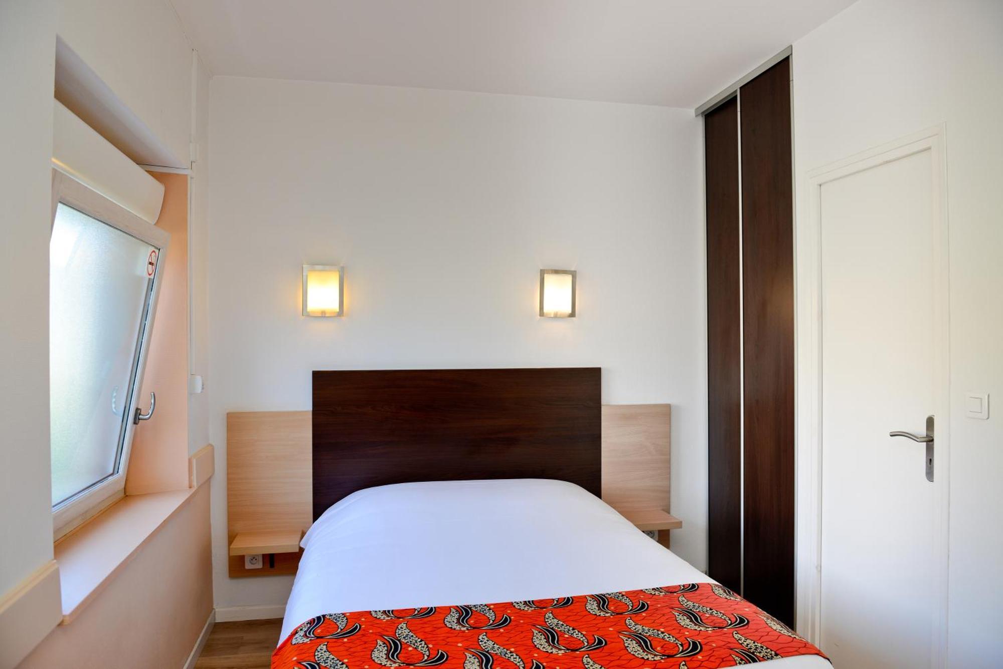 Logis Hostellerie Du Neez Gan Экстерьер фото