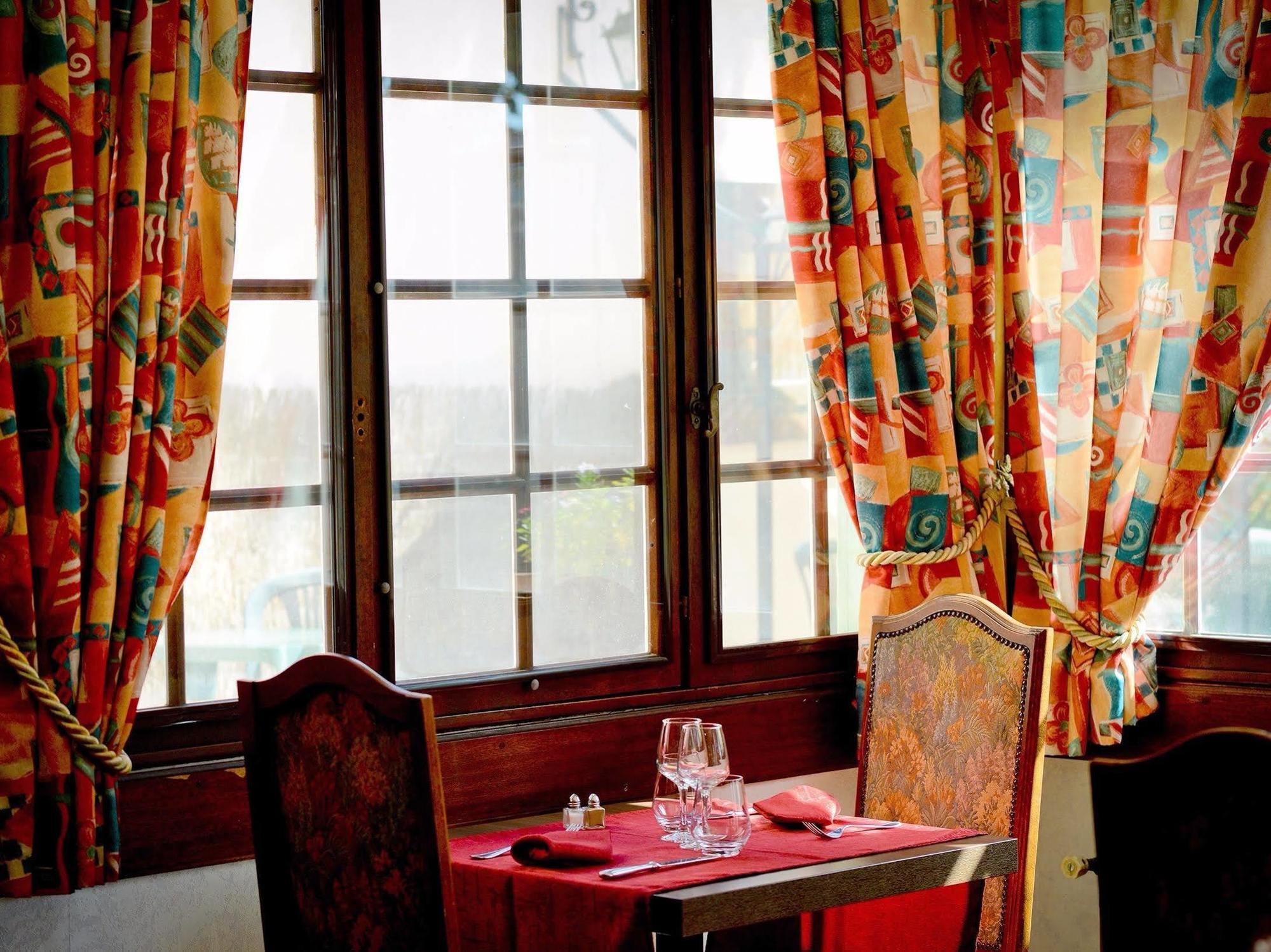 Logis Hostellerie Du Neez Gan Экстерьер фото