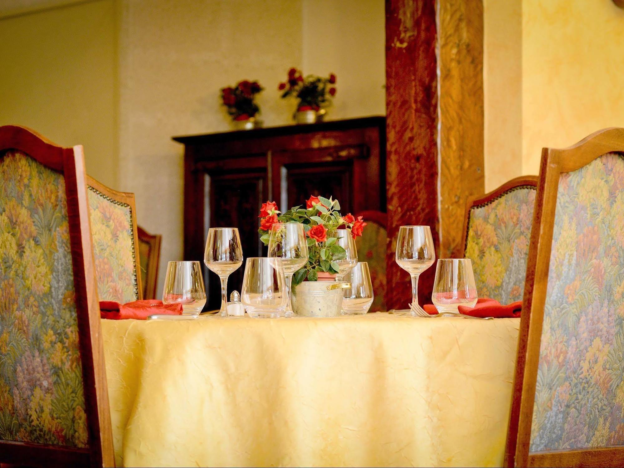 Logis Hostellerie Du Neez Gan Экстерьер фото